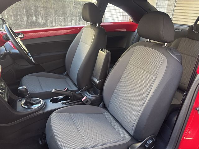 VOLKSWAGEN VOLKSWAGEN The BEETLE 2013