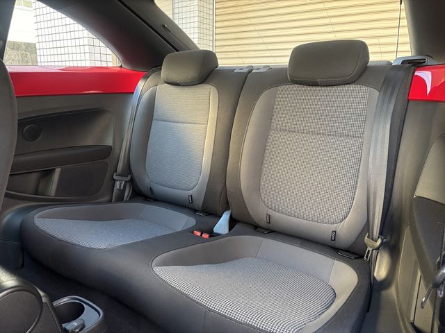 VOLKSWAGEN VOLKSWAGEN The BEETLE 2013