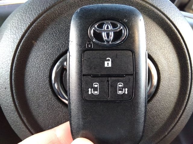 TOYOTA ROOMY 2021