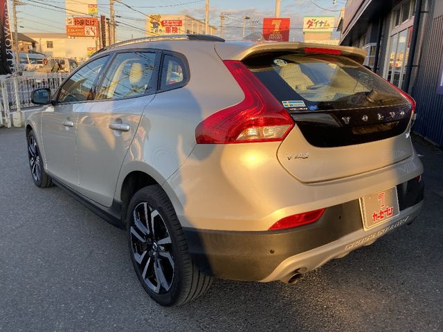 VOLVO VOLVO V40 CROSS COUNTRY 2019