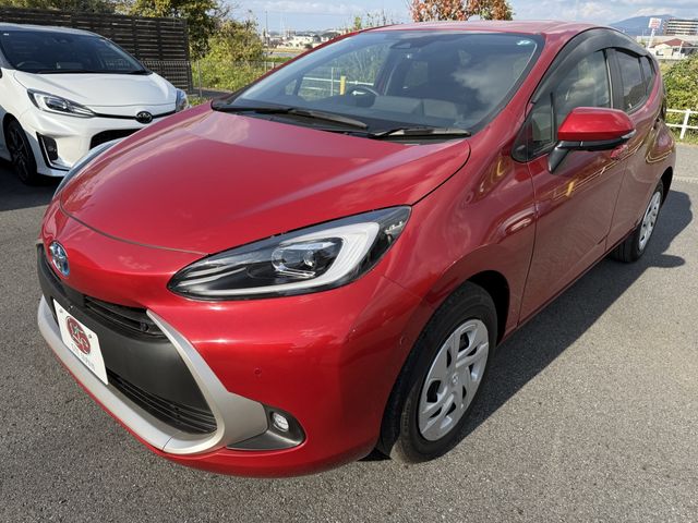 TOYOTA AQUA 2024