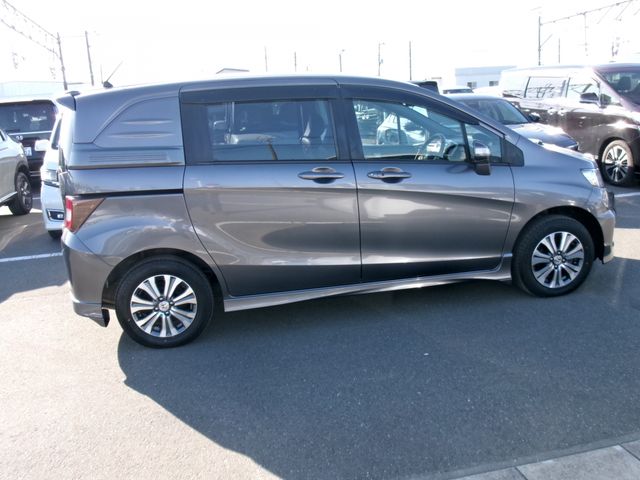 HONDA FREED Spike 4WD 2013