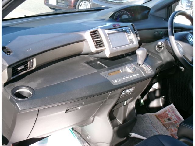 HONDA FREED Spike 4WD 2013