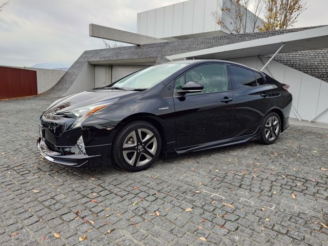 TOYOTA PRIUS 2018