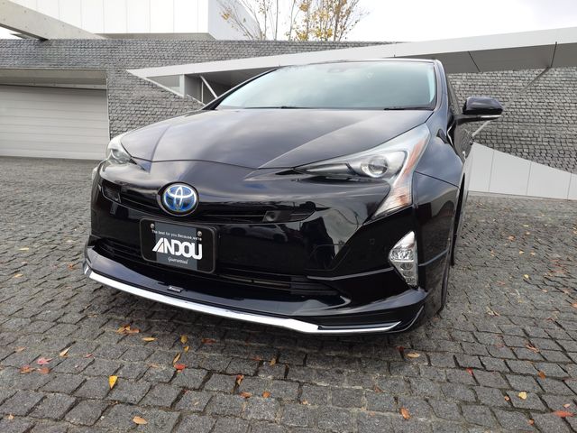 TOYOTA PRIUS 2018