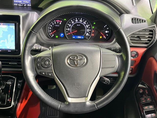 TOYOTA VOXY 2017