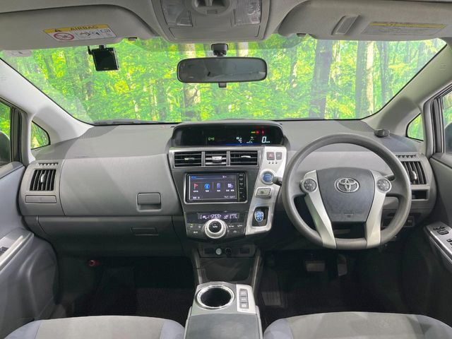 TOYOTA PRIUS Alpha 2014