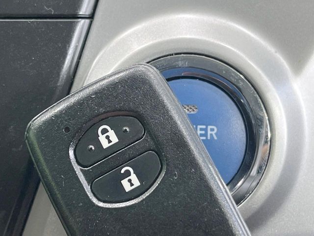 TOYOTA PRIUS Alpha 2014