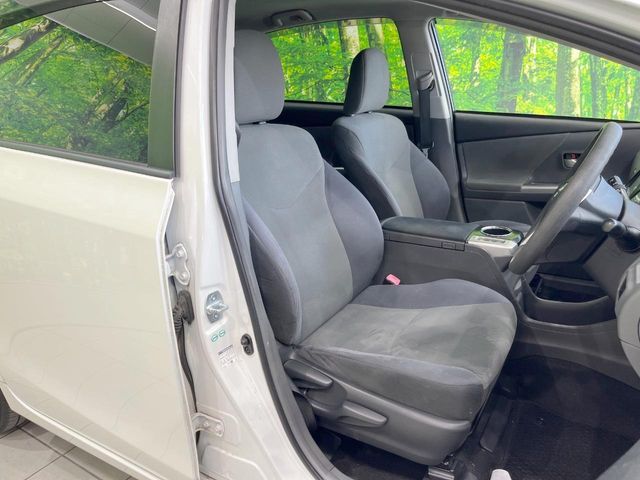 TOYOTA PRIUS Alpha 2014