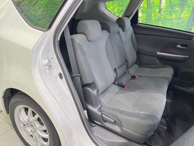 TOYOTA PRIUS Alpha 2014