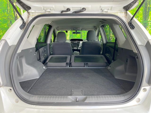 TOYOTA PRIUS Alpha 2014