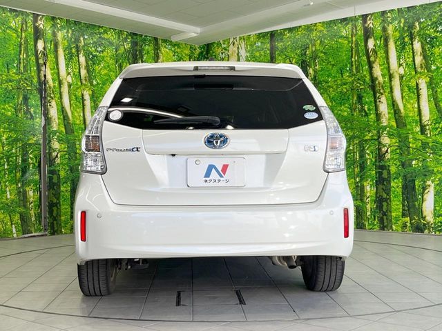 TOYOTA PRIUS Alpha 2014