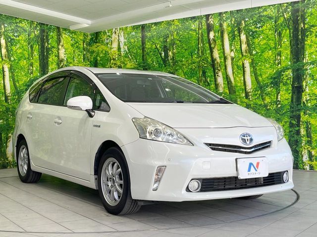TOYOTA PRIUS Alpha 2014