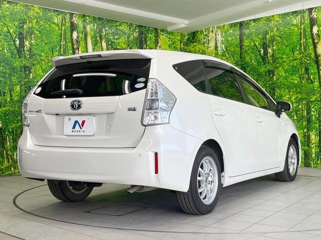 TOYOTA PRIUS Alpha 2014
