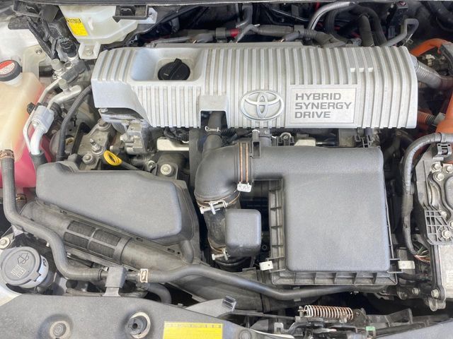 TOYOTA PRIUS Alpha 2014