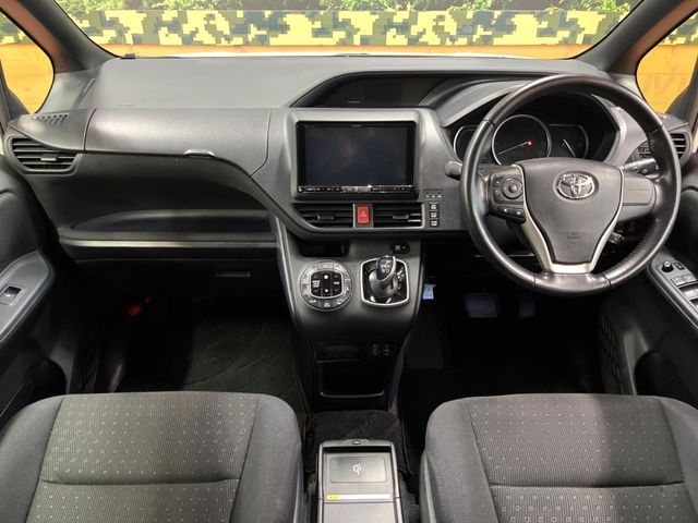 TOYOTA VOXY HYBRID 2014