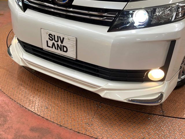 TOYOTA VOXY HYBRID 2014