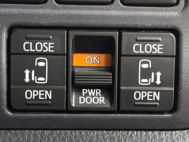 TOYOTA VOXY HYBRID 2014