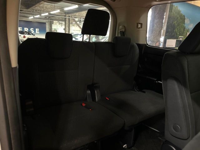 TOYOTA VOXY HYBRID 2014