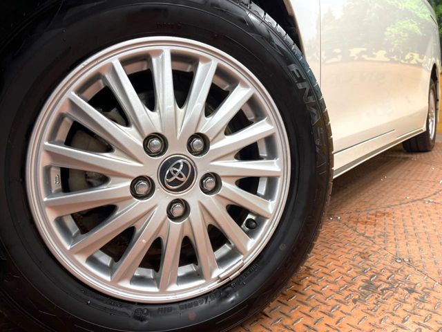 TOYOTA VOXY HYBRID 2014