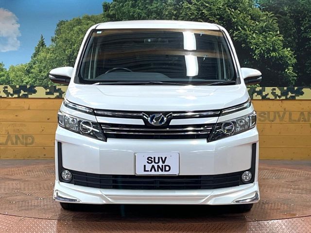 TOYOTA VOXY HYBRID 2014