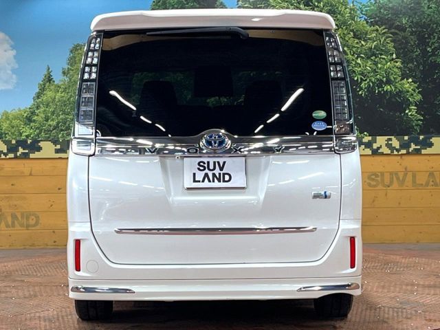 TOYOTA VOXY HYBRID 2014