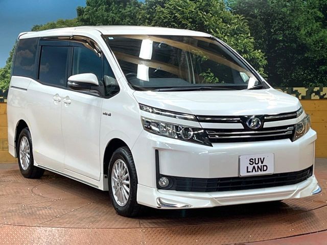 TOYOTA VOXY HYBRID 2014