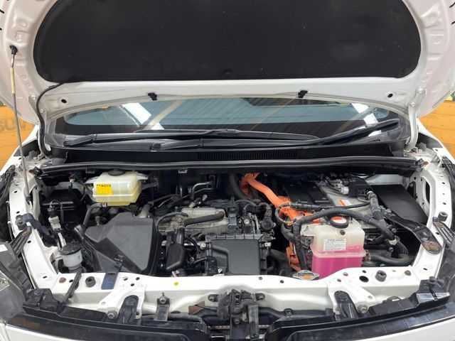 TOYOTA VOXY HYBRID 2014