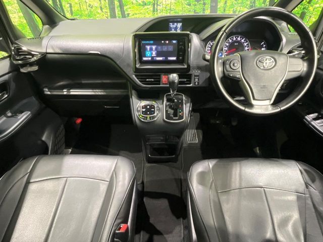 TOYOTA VOXY 2015
