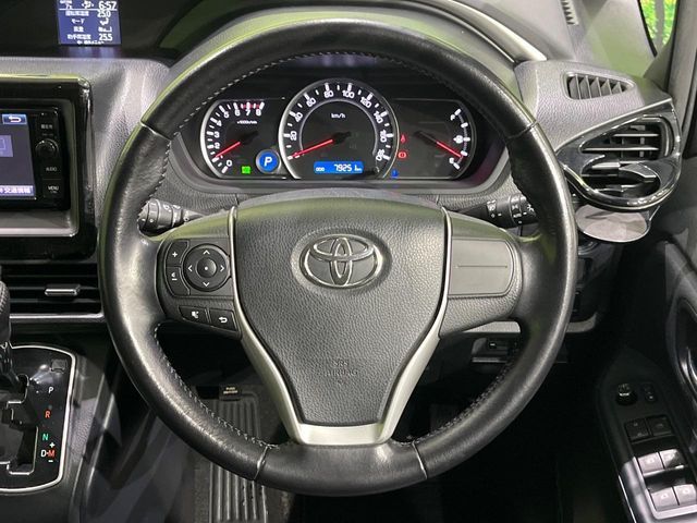TOYOTA VOXY 2015