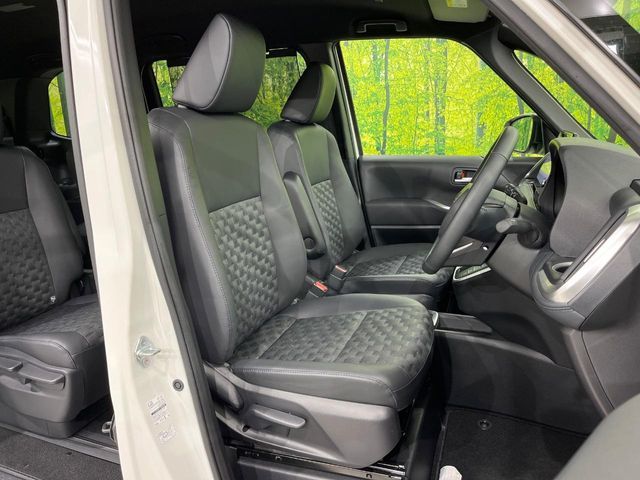 TOYOTA VOXY HYBRID 2024