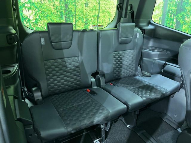 TOYOTA VOXY HYBRID 2024