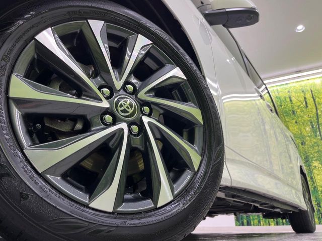 TOYOTA VOXY HYBRID 2024