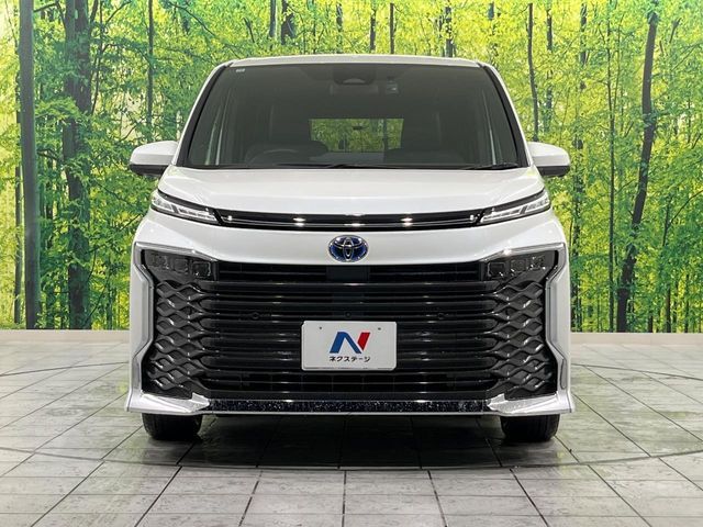 TOYOTA VOXY HYBRID 2024