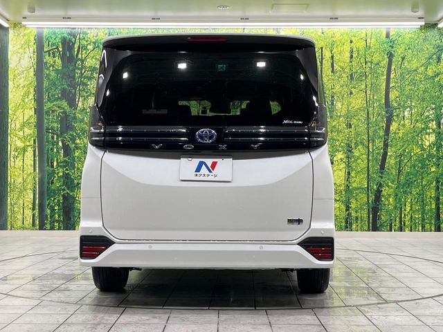 TOYOTA VOXY HYBRID 2024