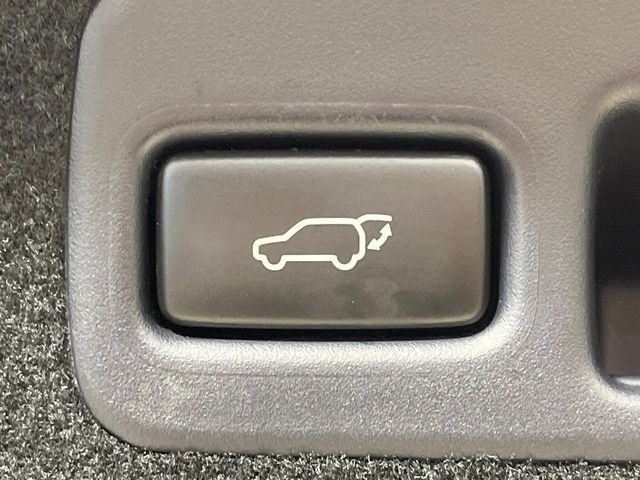 TOYOTA HARRIER 2WD 2017