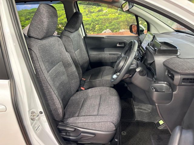 TOYOTA SIENTA HYBRID 2024