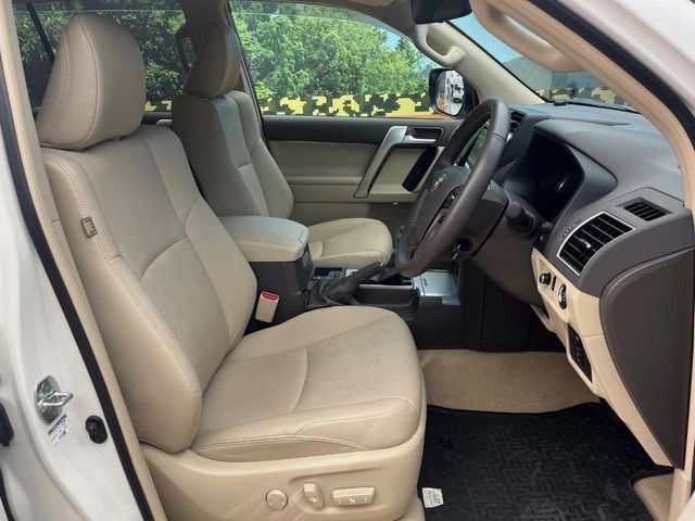 TOYOTA LANDCRUISER PRADO 2023