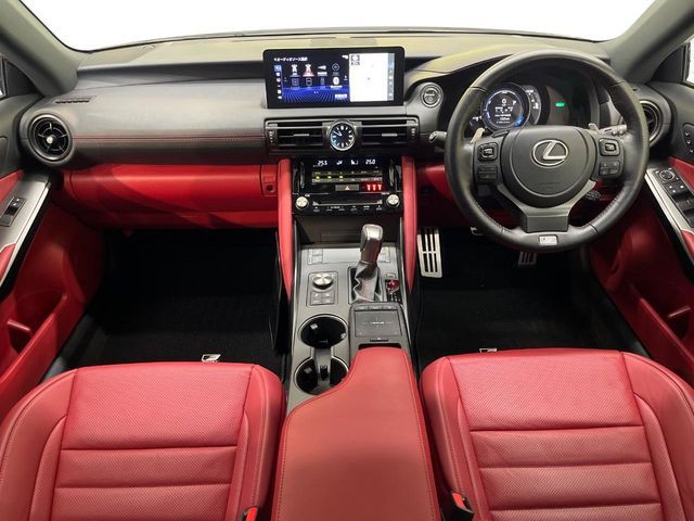 TOYOTA LEXUS IS300h 2023