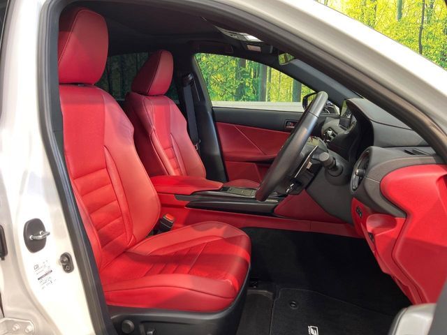 TOYOTA LEXUS IS300h 2023