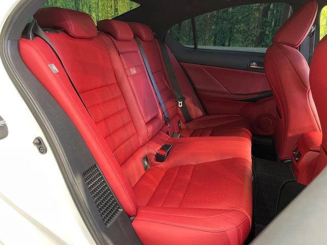 TOYOTA LEXUS IS300h 2023