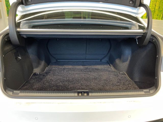 TOYOTA LEXUS IS300h 2023