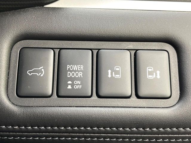 MITSUBISHI DELICA D:5 4WD 2024