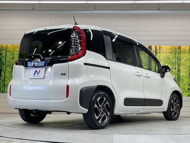 TOYOTA SIENTA HYBRID 2023
