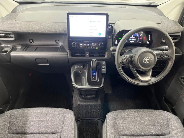 TOYOTA SIENTA HYBRID 2025