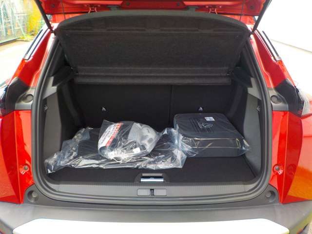 PEUGEOT PEUGEOT e-2008 2025