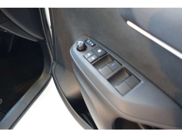 TOYOTA YARIS HYBRID 2023