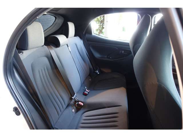 TOYOTA YARIS HYBRID 2023