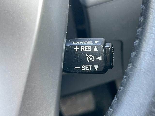 TOYOTA PRIUS Alpha 2012