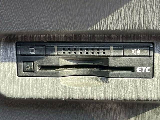 TOYOTA PRIUS Alpha 2012